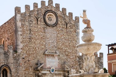 baroque fountain on Piazza Del Duomo in Taormina