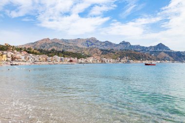 waterfront Giardini Naxos yakınındaki Denizi'nin sularına