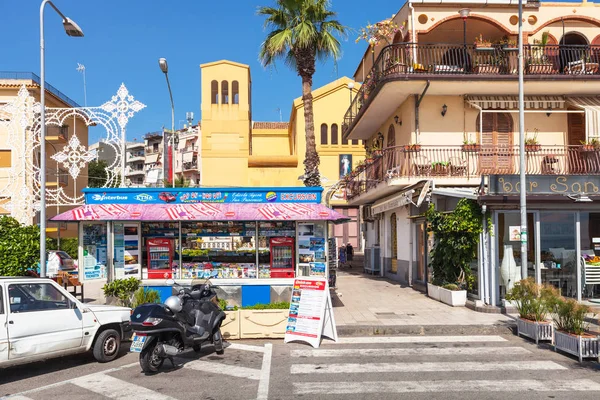 Piazza San Pancrazio dans la ville Giardini Naxos — Photo