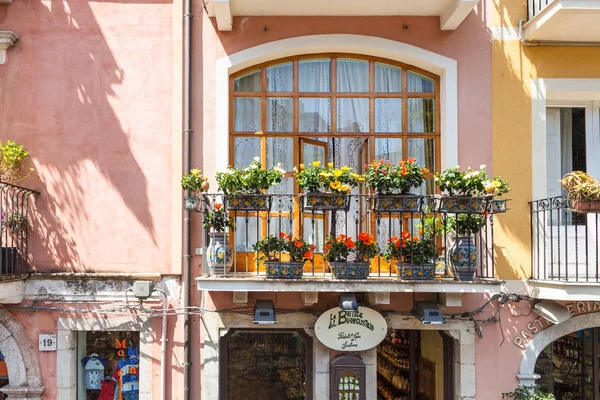 Lägenhet hus i Taormina city — Stockfoto