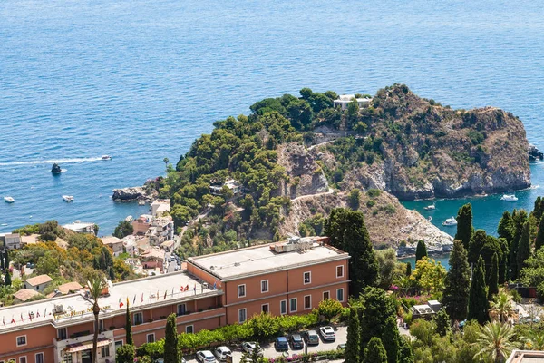 Capa perto de Isola Bella no mar Jónico perto de Taormina — Fotografia de Stock
