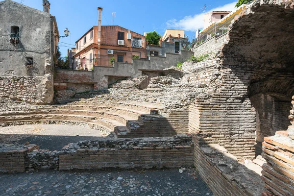 Antika romerska amfiteatern Odeon i Taormina — Stockfoto