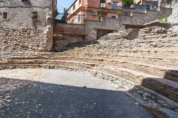View of ancient roman theater Odeon in Taormina — Stock Photo, Image