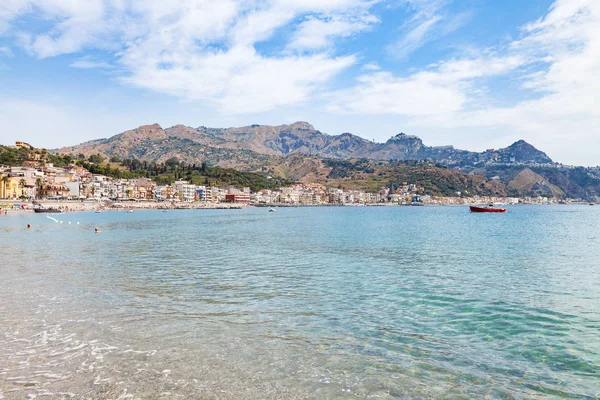Víz-tenger közelében waterfront Giardini Naxos — Stock Fotó