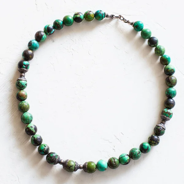 Vieux collier de perles turquoise naturelles — Photo