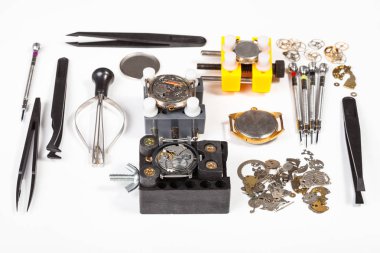 Beyaz araçları tamir izle