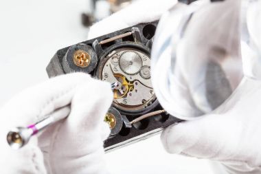 başa takılan Büyüteç saatçi izle ayarlar