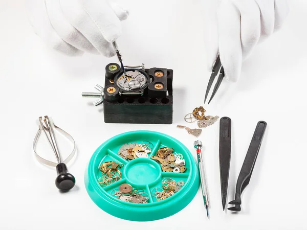 eski mekanik kol saati tamir görünümünün üst