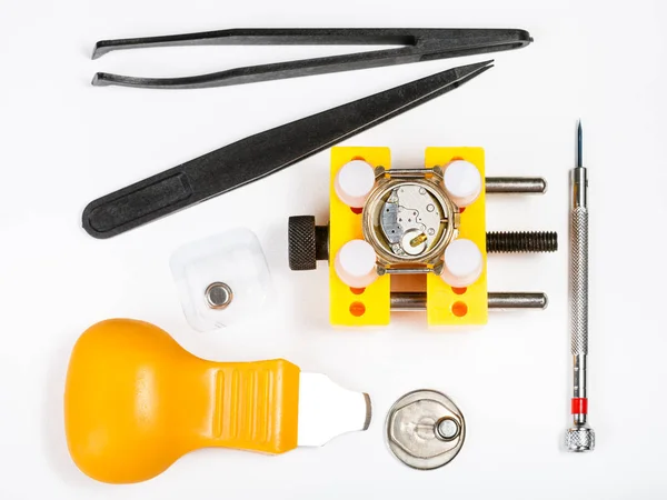 Boven weergave van kit voor het vervangen van de batterij in horloge — Stockfoto