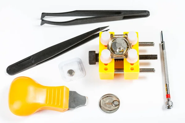 Διάφορα εργαλεία για την αντικατάσταση της μπαταρίας για ρολόι — Φωτογραφία Αρχείου