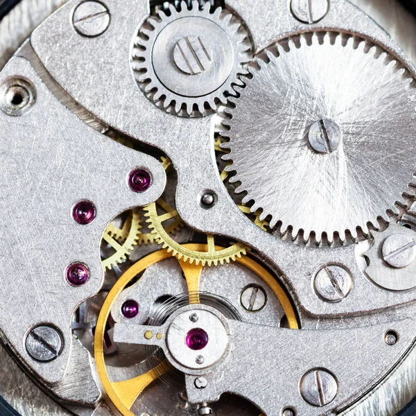 Engranajes de relojería mecánica de cerca — Foto de Stock