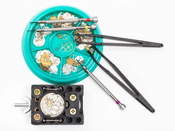 Pohled shora nástrojů a dílů pro opravy hodinek — Stock fotografie
