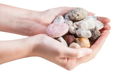 çeşitli doğal taş avuç içinde yan görünüm