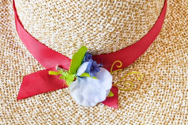 レディース麦わら帽子の装飾をクローズ アップ — ストック写真