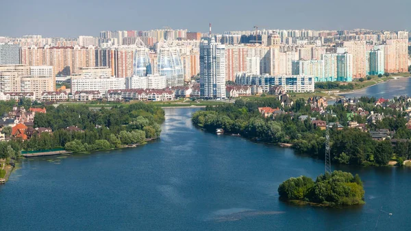 Uitzicht van vakantiehuis dorp andresidential district — Stockfoto