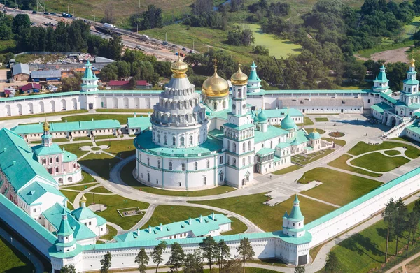 Yeni Kudüs manastır avlusunda görünümünü yukarıda