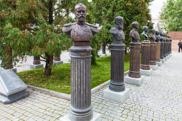 Estátuas no beco dos governantes da Rússia — Fotografia de Stock