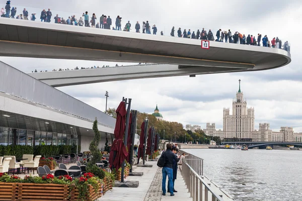 莫斯科沃里茨卡亚堤防和浮动桥 — 图库照片