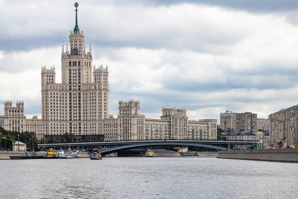 Kotelnicheskaya Embankment skyscraper in Moscow — Stock Photo, Image