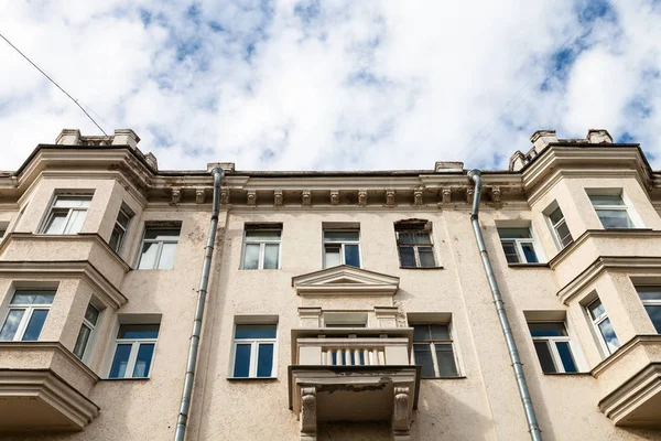 Fasade av typisk byhus i Moskva – stockfoto