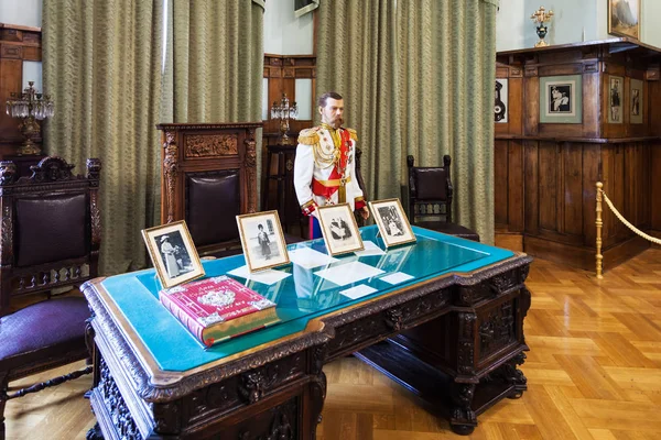 利瓦季亚 克里米亚 2017 俄国皇帝尼古拉二世的俄罗斯在工作的房间里瓦的亚宫的身影 这座宫殿是俄国皇帝家族在克里米亚的夏宫 — 图库照片