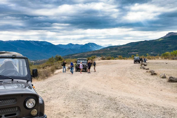 Turistas en excursión en jeep en El Valle de los Fantasmas — Foto de Stock