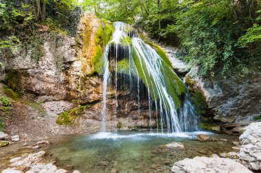 Ulu-UZ Nehri ile Djur-djur şelale manzarası