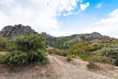 Hayaletler Vadisi Kırım'ın aşınmış kaya