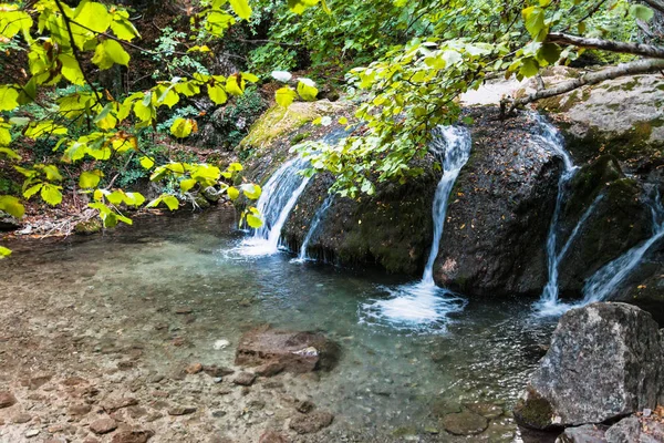 Wasserdurchfluss des ulu-uzen Flusses in der haphal Schlucht — Stockfoto