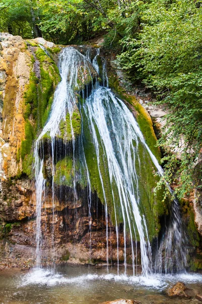 Djur-djur Wasserfall am Fluss ulu-uzen auf der Krim — Stockfoto