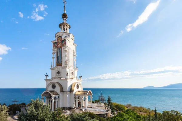 Utsikt över kyrkan-fyren av St Nicholas i Krim — Stockfoto