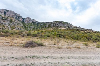 Ekaterina Rock ile Demerdzhi dağlarının görünümü