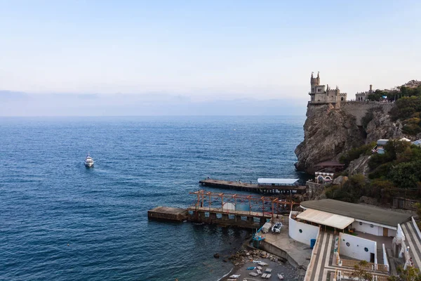 Above view of pier near Swallow Nest castle — Stock Photo, Image