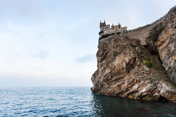 Swallow Nest Castle on Ay Todor cape in evening — Stock Photo, Image