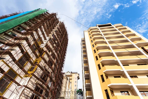 Construção de casas urbanas modernas — Fotografia de Stock