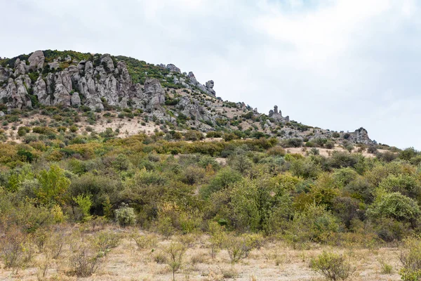 Гора Демерджи со скалой Екатерины Головкиной — стоковое фото