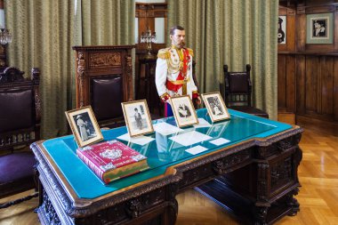 Livadiya İlçesi, Crimea - 21 Eylül 2017: rakam Rus Çar Nicholas II Livadia sarayında çalışma odasında. Yazlık Kırım'da Rus İmparatorun ailesinin saraydı