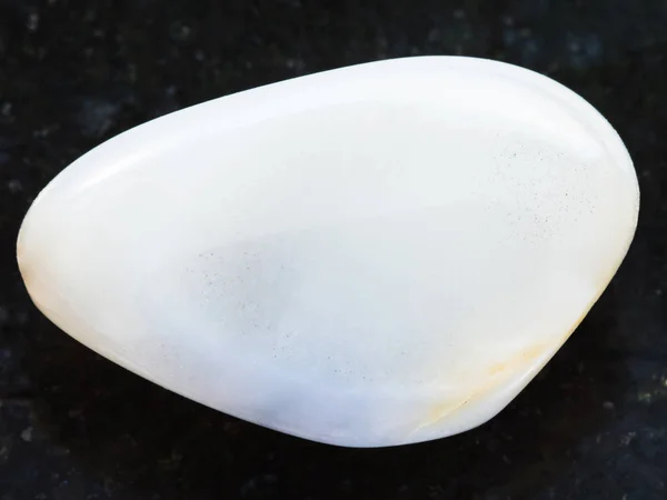 Polished white Agate gemstone on dark — Stock Photo, Image