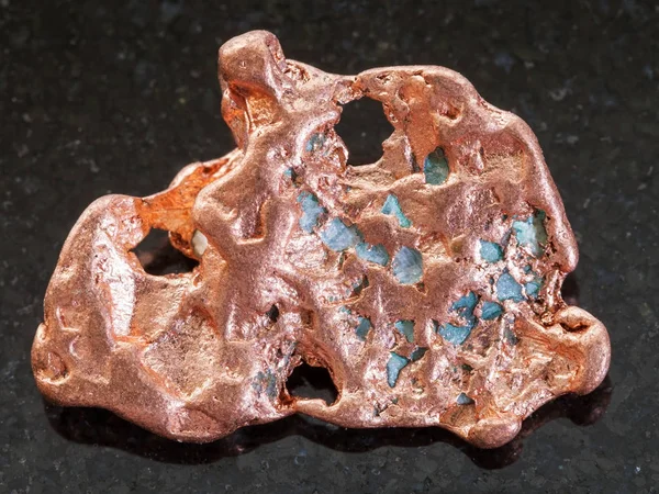 Nugget of Native copper stone on dark background — Stock fotografie