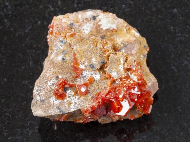 Vanadinite taş kara günü ham kristal