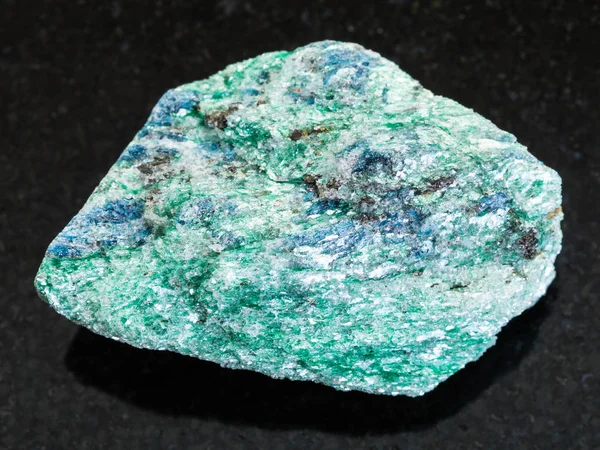 Rough Fuchsite (chrome mica) stone on dark — Stock Photo, Image