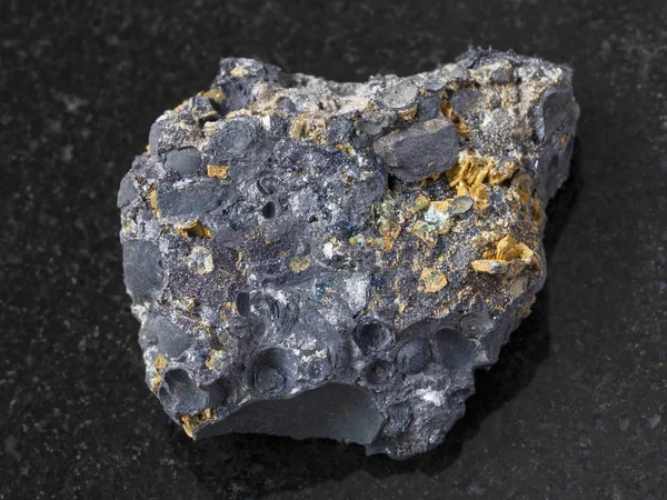 Pisolite de magnétite et minerai d'hématite sur fond sombre — Photo