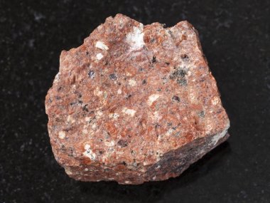 koyu arka plan üzerine kaba Dacite taş