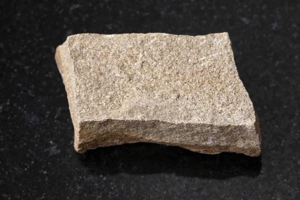 Nyers korú homokkő kő a sötét — Stock Fotó