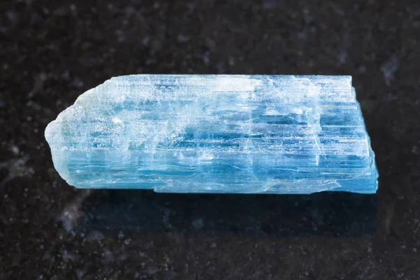 Durva kristály, drágakő akvamarin (kék beryl) — Stock Fotó
