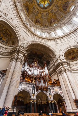 Berlin Katedrali (Berliner Dom kapalı)