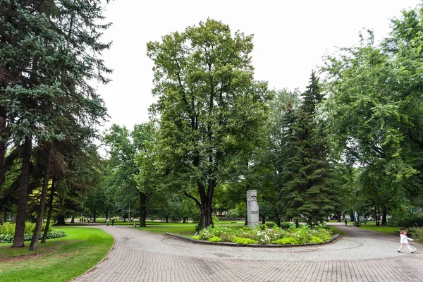 Plaza en Vermanes Jardín (Vermanes darzs) en Riga —  Fotos de Stock