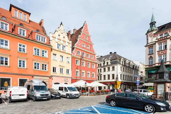 Parkeringsplats på torget Plac Solny i Wroclaw city — Stockfoto