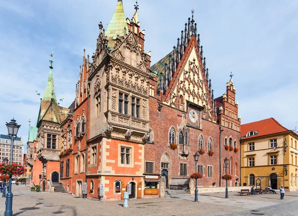 Stará radnice na náměstí s trhem ve Vratislavi — Stock fotografie