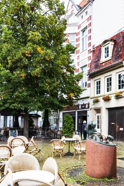 Empty outdoor cafe in Bremen city in rain — Stock Photo, Image